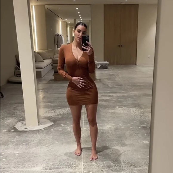 SKIMS SLEEP HENLEY DRESS + SLEEP SHORT BUNDLE COCOA XS - Picture 8 of 13